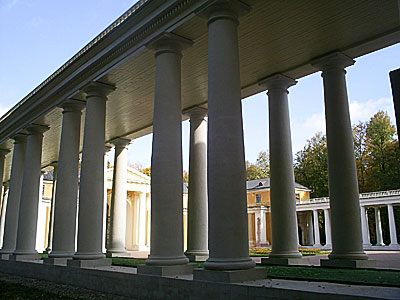 Придворцовая колоннада