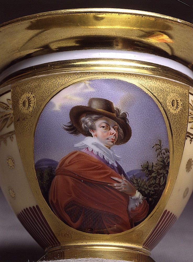 Чашка с портретом Н.Б.Юсупова в испанском костюме по картине Ф.-Г.Фюгера и блюдце. 1831. Фарфор, крытье, роспись надглазурная, золочение.