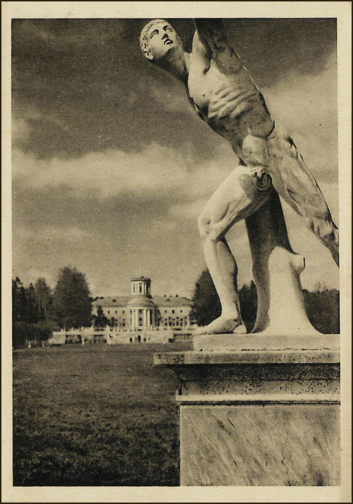) Почтовая открытка. Скульптура. Боргезский борец. Открытка из набора 1928.