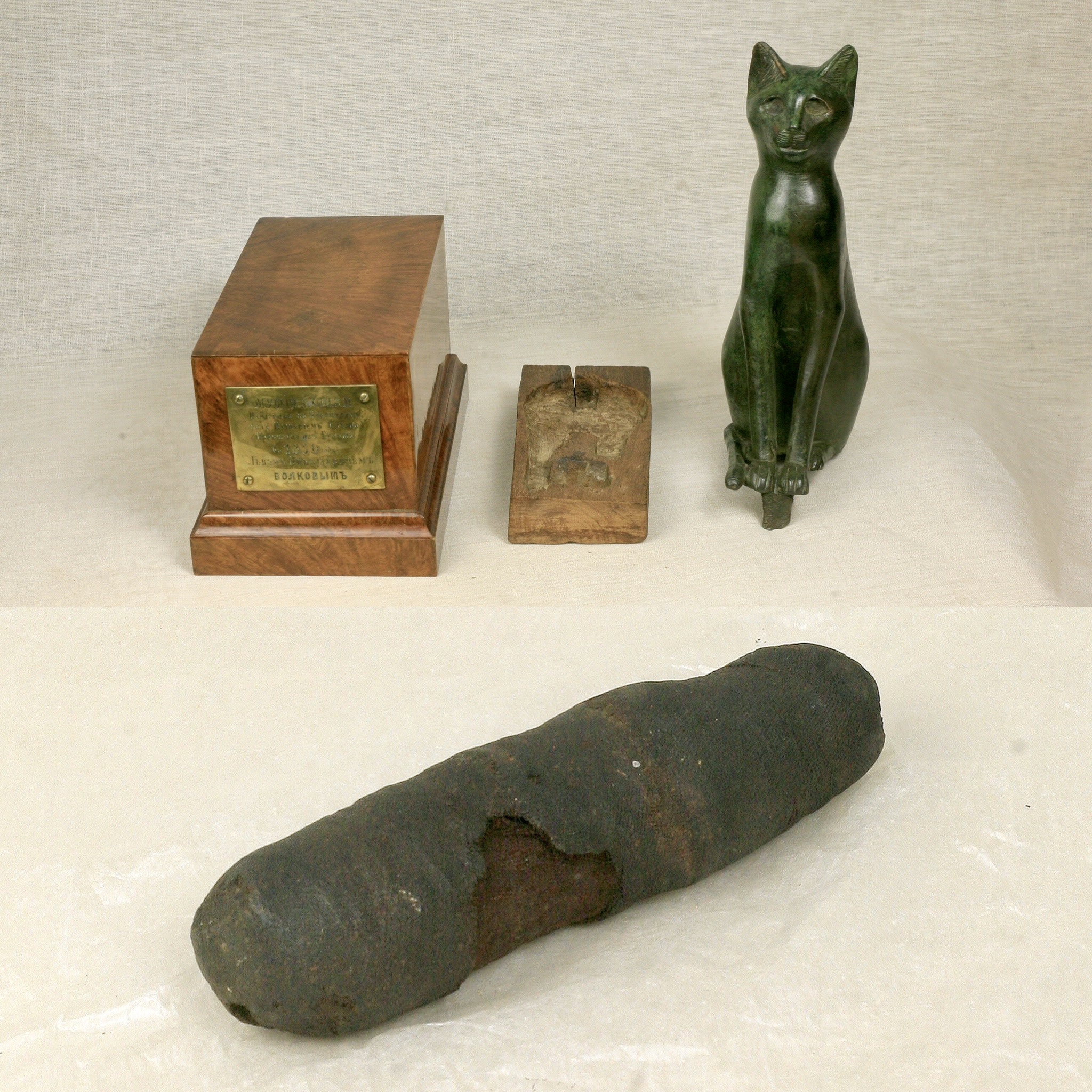 Футляр для мумии кошки в виде богини Бастет в образе кошки. Древний Египет. VII–VI век до н.э. Бронза