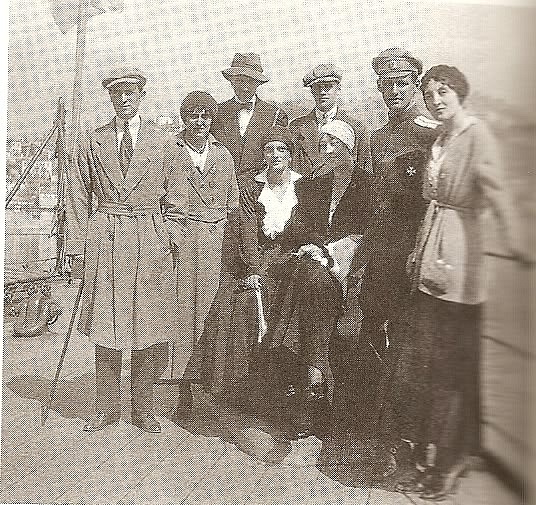 На палубе "Мальборо". Апрель 1919г. Слева с тростью кн. Феликс Юсупов-младший. Сидит, 1-я слева кн. Ирина Юсупова.