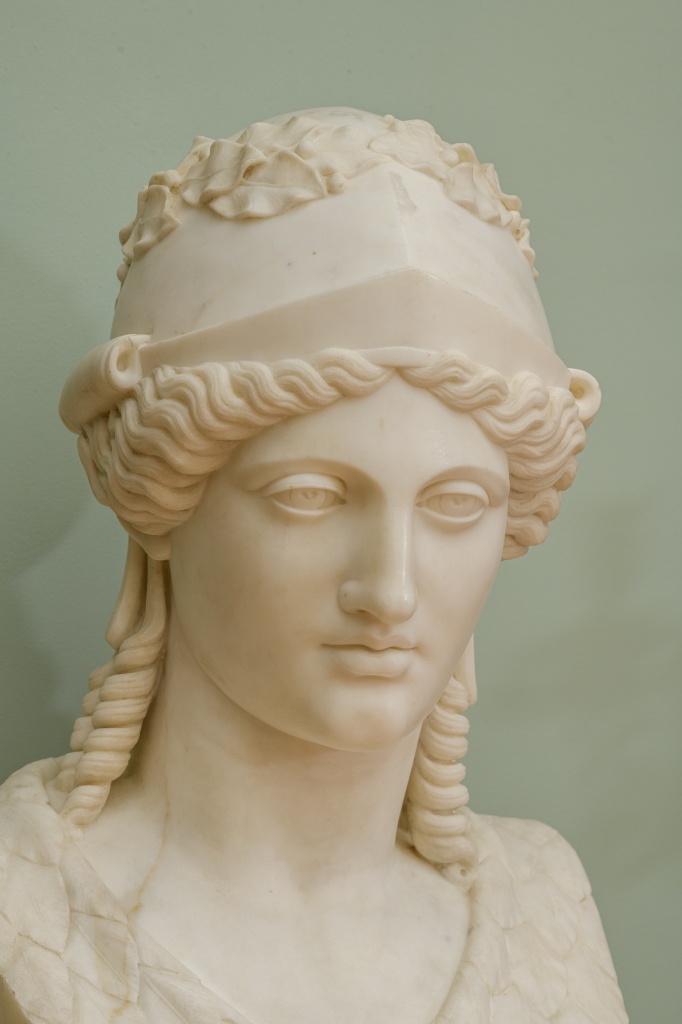 Зал Тьеполо. Неизвестный скульптор. Афина. Начало XIX века. Мрамор. 70 х 36 х 33 см
